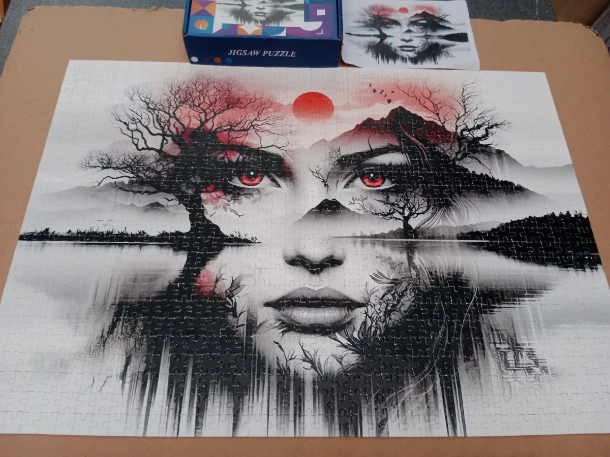 Soleil levant, tête de femme, arbres